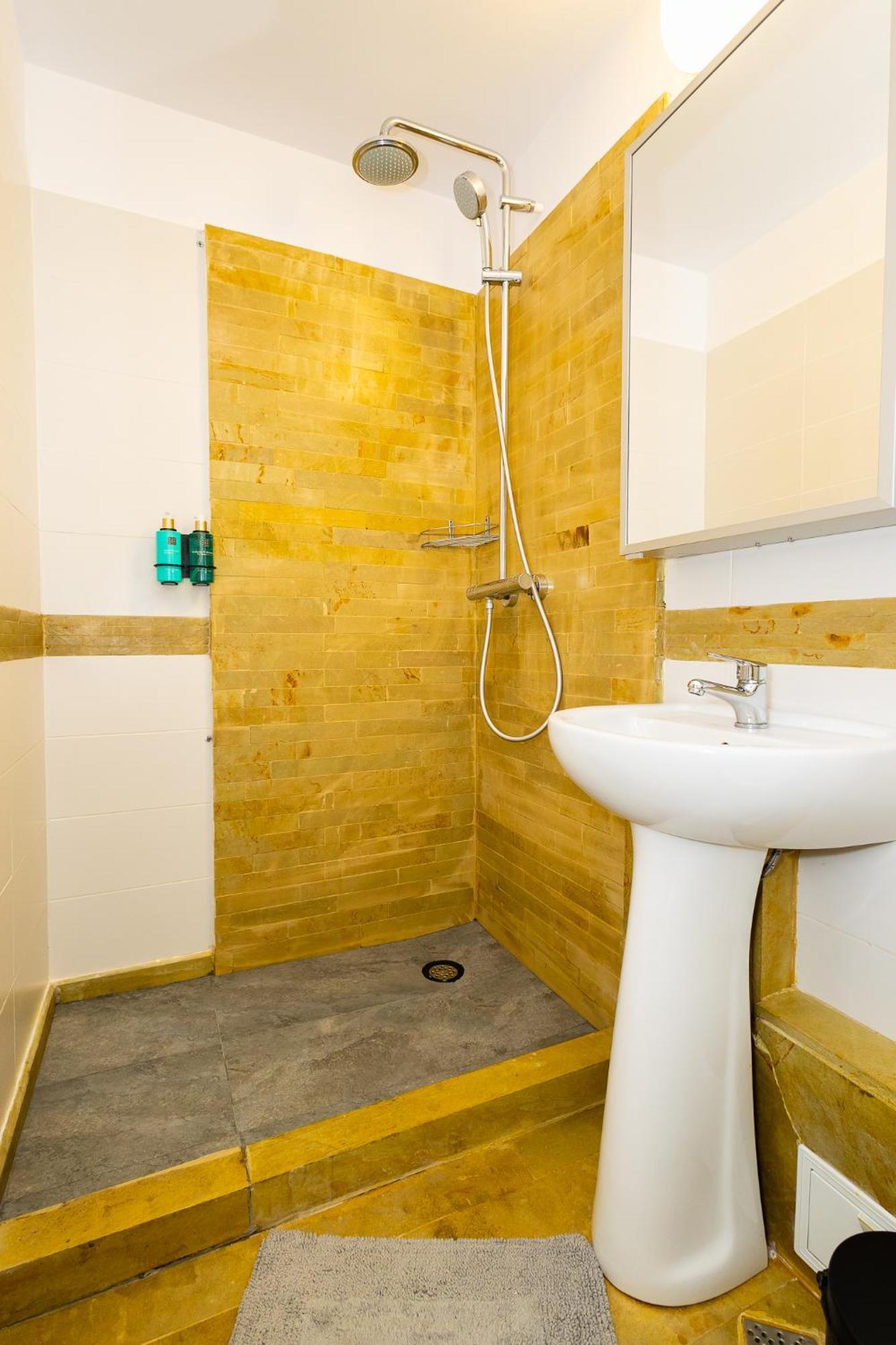 In Longfield Town Bed & Breakfast Campulung Moldovenesc Luaran gambar